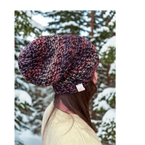 Szydełkowana czapka odcienie fioletu, różu, szarości i czerni
